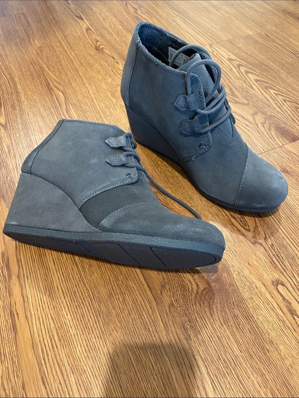 Toms Wedge Lace-Up Ankle Boots - Gray Suede - great condition - size 8